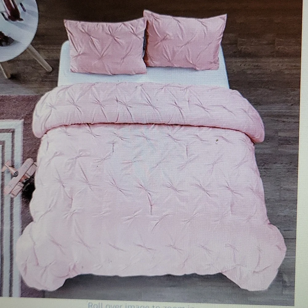 Heritage Club Pink Twin Comforter/Sham Embroidery Polyester Washable 66x86